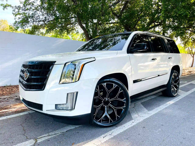 2015 Cadillac Escalade Luxury RWD photo