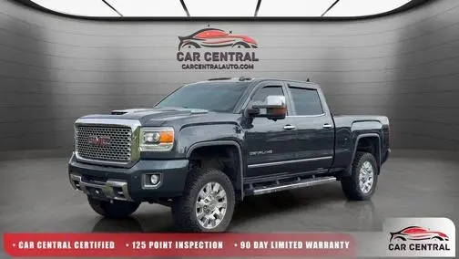 2017 GMC Sierra 2500HD Denali 4WD photo