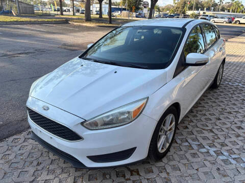 2017 Ford Focus SE FWD photo