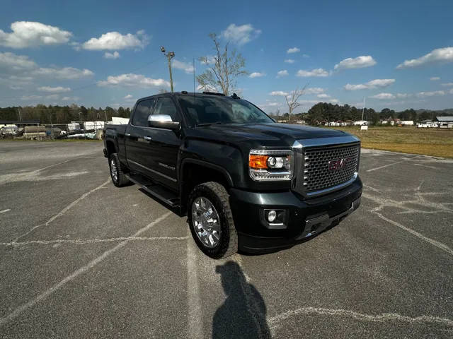 2017 GMC Sierra 2500HD Denali 4WD photo