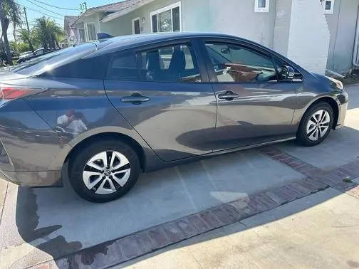 2017 Toyota Prius Three FWD photo