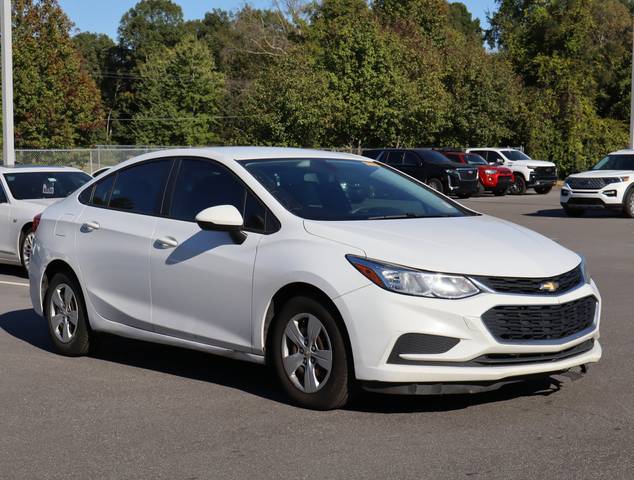 2017 Chevrolet Cruze LS FWD photo