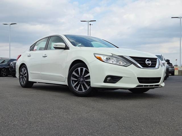 2017 Nissan Altima 2.5 SV FWD photo