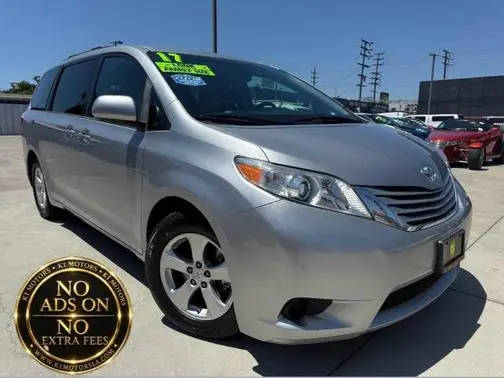 2017 Toyota Sienna LE FWD photo