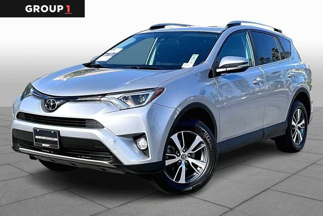 2017 Toyota RAV4 XLE FWD photo