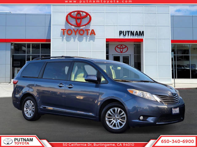 2017 Toyota Sienna XLE FWD photo