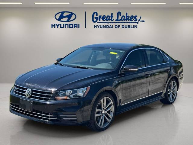 2017 Volkswagen Passat R-Line w/Comfort Pkg FWD photo