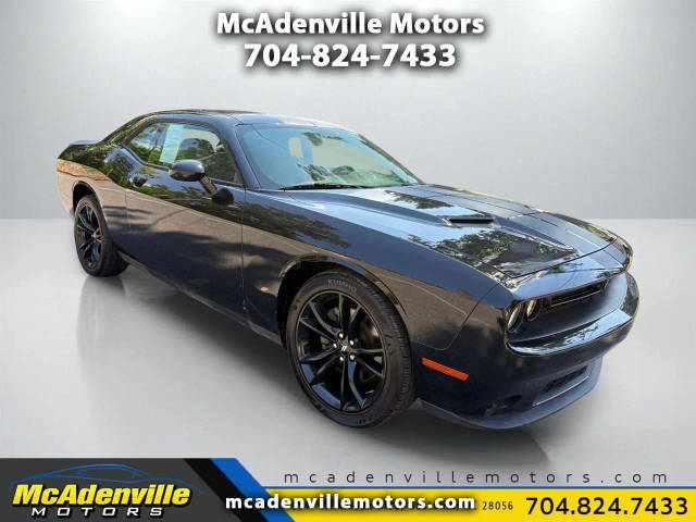 2017 Dodge Challenger SXT Plus RWD photo