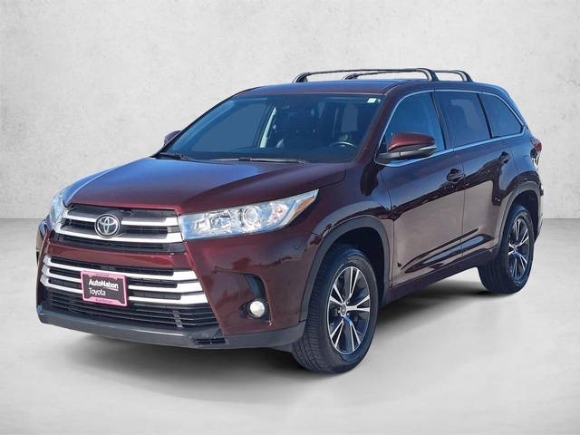 2017 Toyota Highlander LE Plus FWD photo