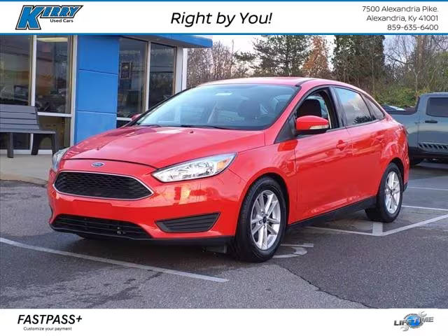 2017 Ford Focus SE FWD photo