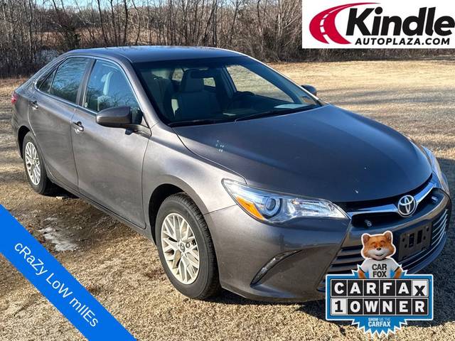 2017 Toyota Camry LE FWD photo