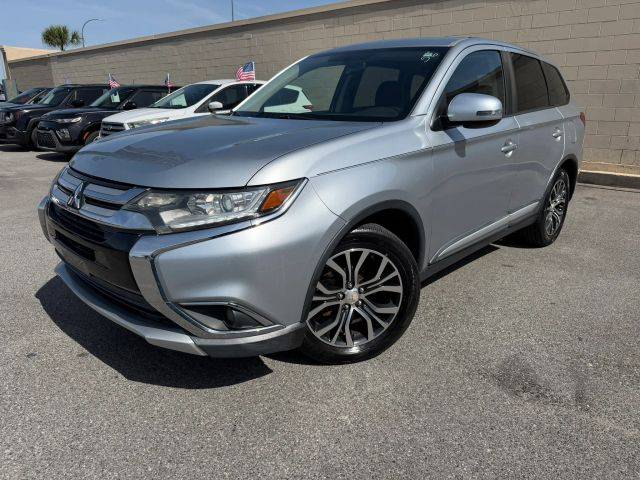 2017 Mitsubishi Outlander SE FWD photo