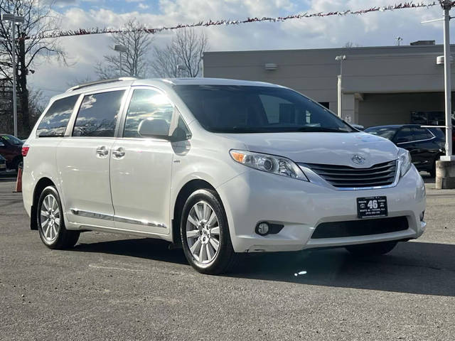 2017 Toyota Sienna XLE Premium AWD photo