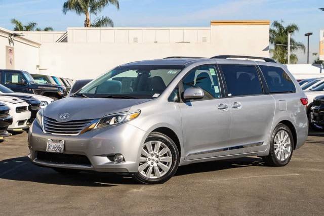 2017 Toyota Sienna Limited Premium FWD photo