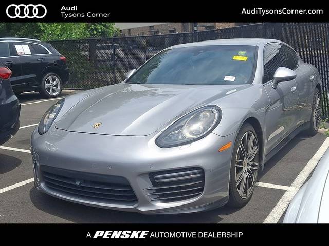2016 Porsche Panamera GTS AWD photo