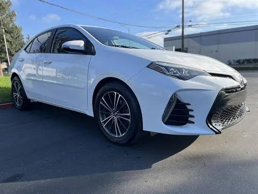 2017 Toyota Corolla SE FWD photo