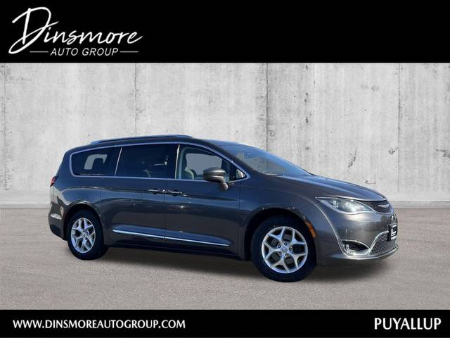 2017 Chrysler Pacifica Minivan Touring-L Plus FWD photo