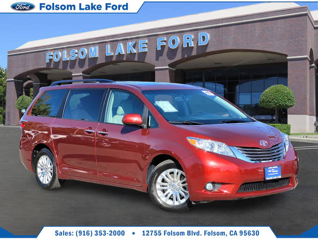 2017 Toyota Sienna XLE Premium FWD photo