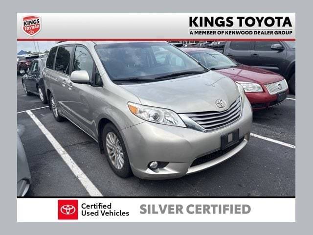 2017 Toyota Sienna XLE Premium FWD photo