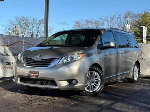 2017 Toyota Sienna XLE FWD photo