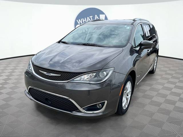 2017 Chrysler Pacifica Minivan Touring-L Plus FWD photo