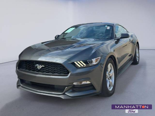 2017 Ford Mustang V6 RWD photo