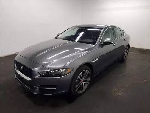 2017 Jaguar XE 35t Premium AWD photo