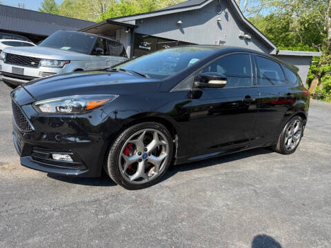 2017 Ford Focus ST FWD photo