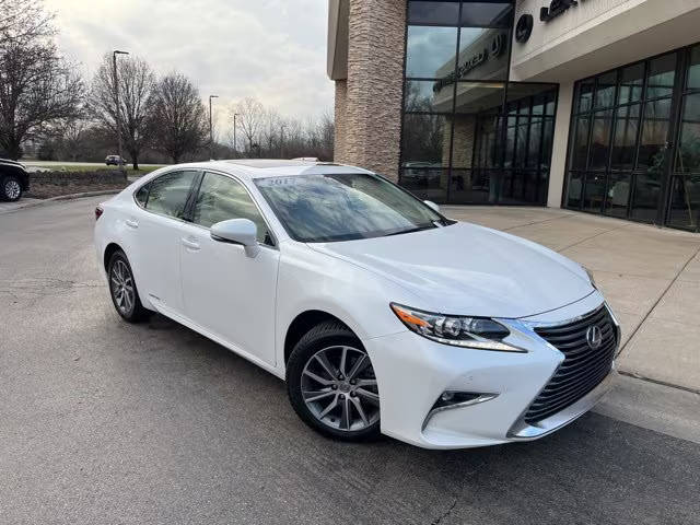 2017 Lexus ES ES 300h FWD photo