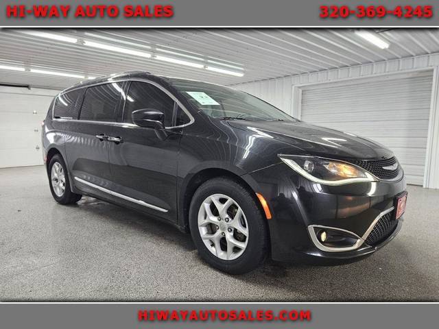 2017 Chrysler Pacifica Minivan Touring-L Plus FWD photo