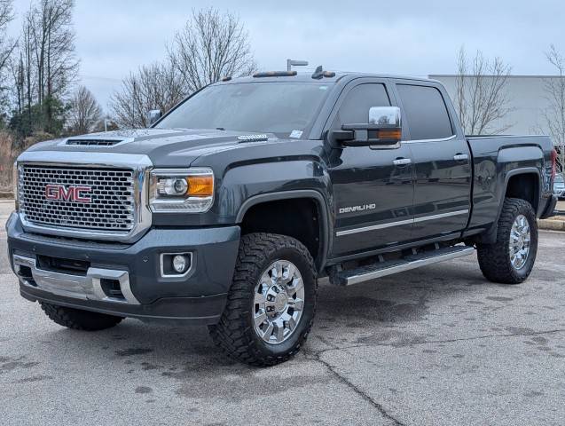 2017 GMC Sierra 2500HD Denali 4WD photo