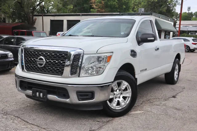 2017 Nissan Titan SV RWD photo