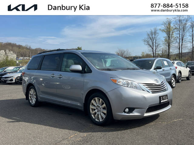 2017 Toyota Sienna XLE AWD photo
