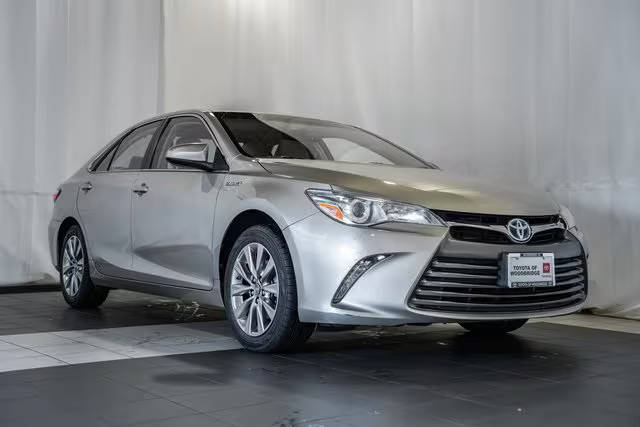 2017 Toyota Camry Hybrid XLE FWD photo