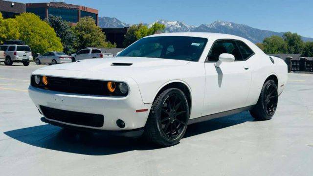 2017 Dodge Challenger SXT RWD photo