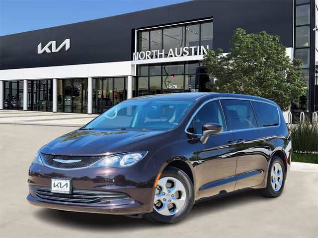 2017 Chrysler Pacifica Minivan LX FWD photo