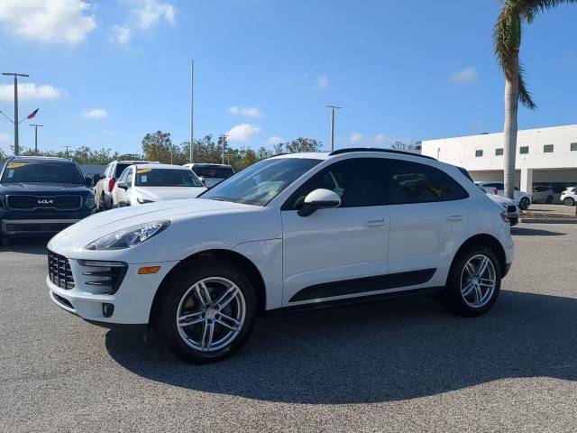 2017 Porsche Macan  AWD photo