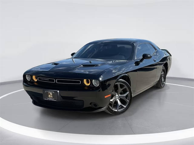 2017 Dodge Challenger SXT RWD photo