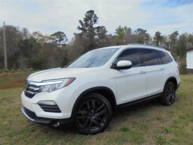 2017 Honda Pilot Touring AWD photo