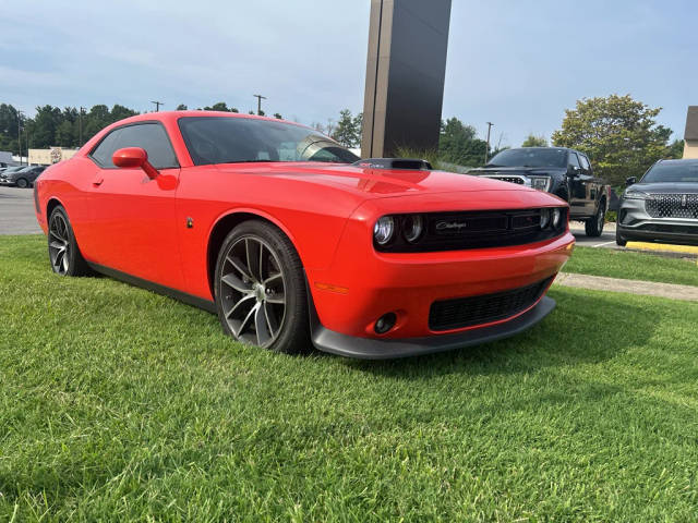 2017 Dodge Challenger 392 Hemi Scat Pack Shaker RWD photo
