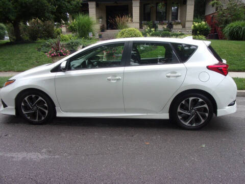 2017 Toyota Corolla iM FWD photo