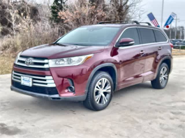 2017 Toyota Highlander LE FWD photo