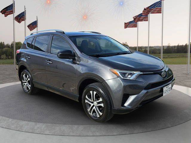 2017 Toyota RAV4 LE FWD photo