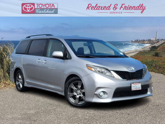 2017 Toyota Sienna SE FWD photo