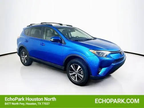 2017 Toyota RAV4 XLE FWD photo