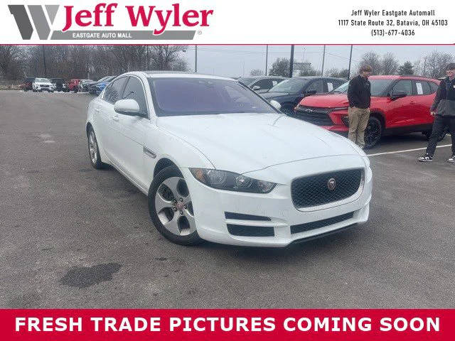 2017 Jaguar XE 25t RWD photo