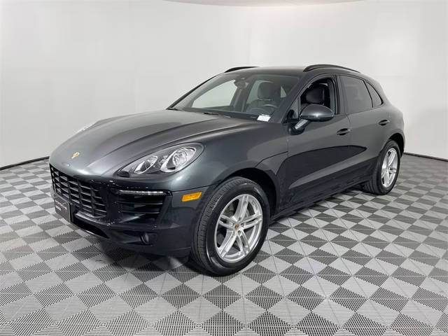 2017 Porsche Macan  AWD photo