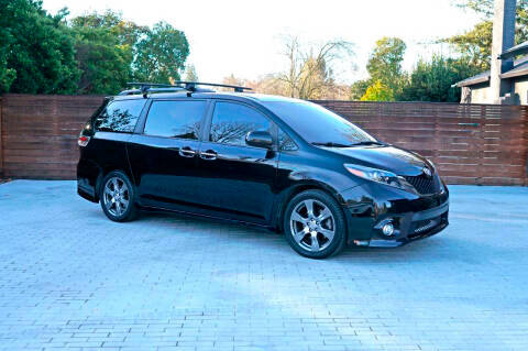 2017 Toyota Sienna SE FWD photo