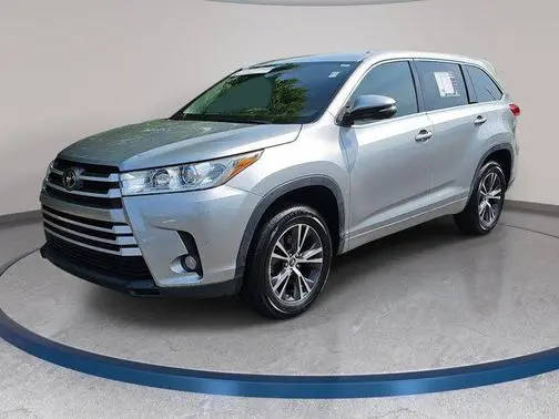2017 Toyota Highlander LE Plus FWD photo