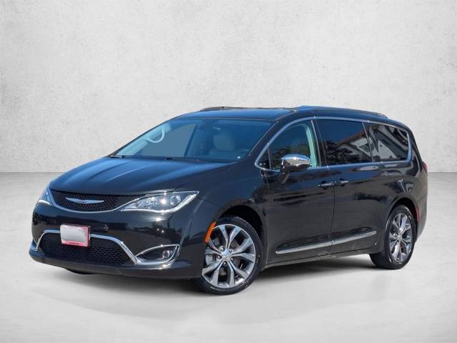 2017 Chrysler Pacifica Minivan Limited FWD photo